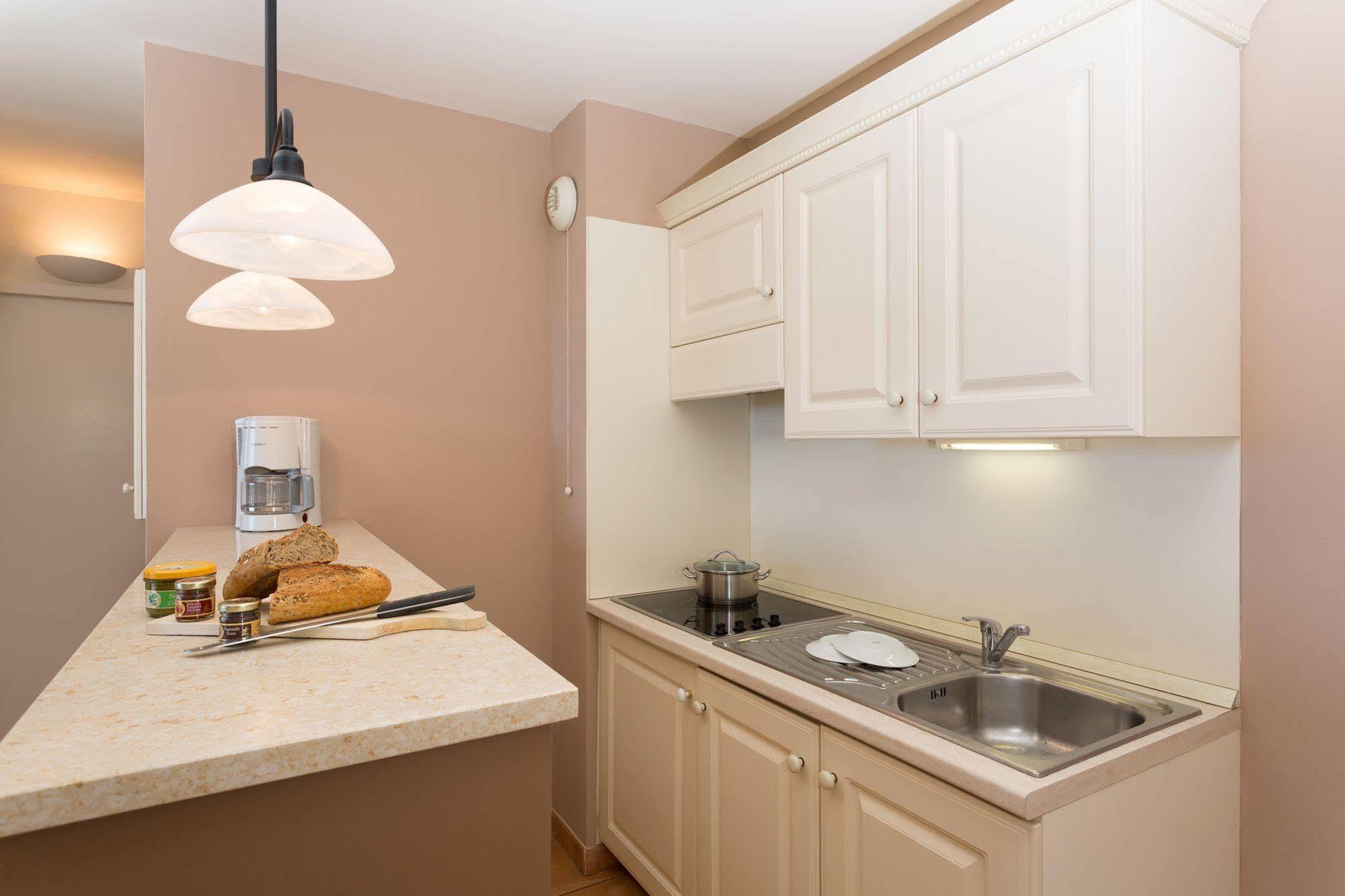 Aparthotel Madame Domaine Du Provence Country Club Service Premium Saumane-de-Vaucluse