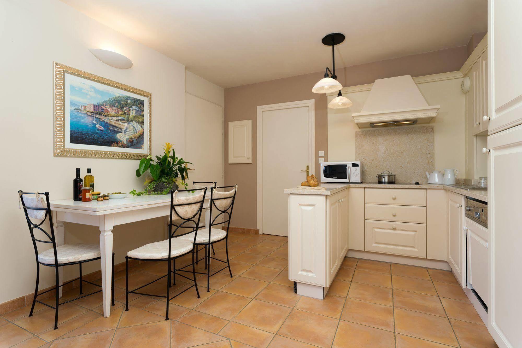 Aparthotel Madame Domaine Du Provence Country Club Service Premium
