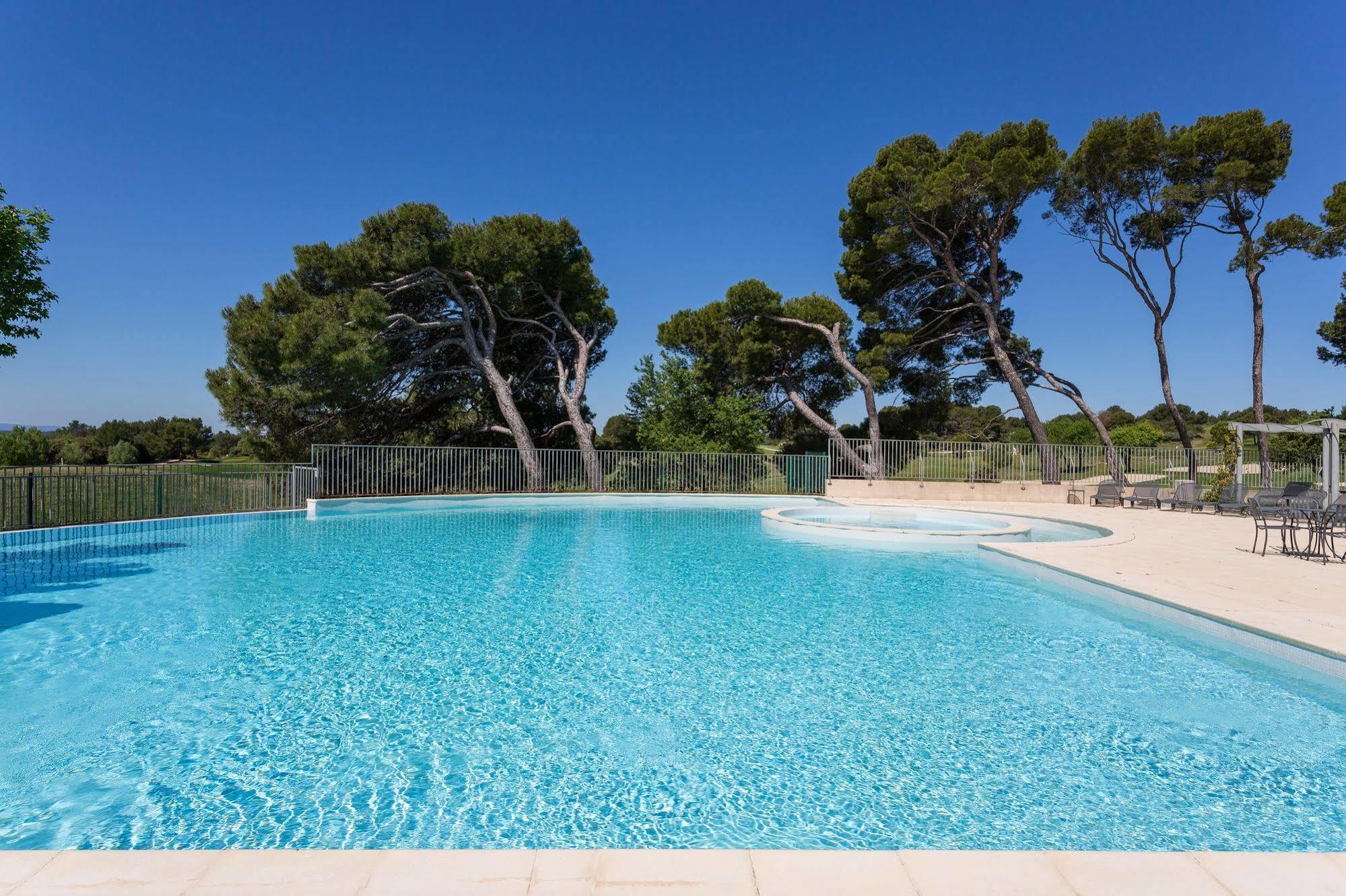 Madame Domaine Du Provence Country Club Service Premium Aparthotel Saumane-de-Vaucluse